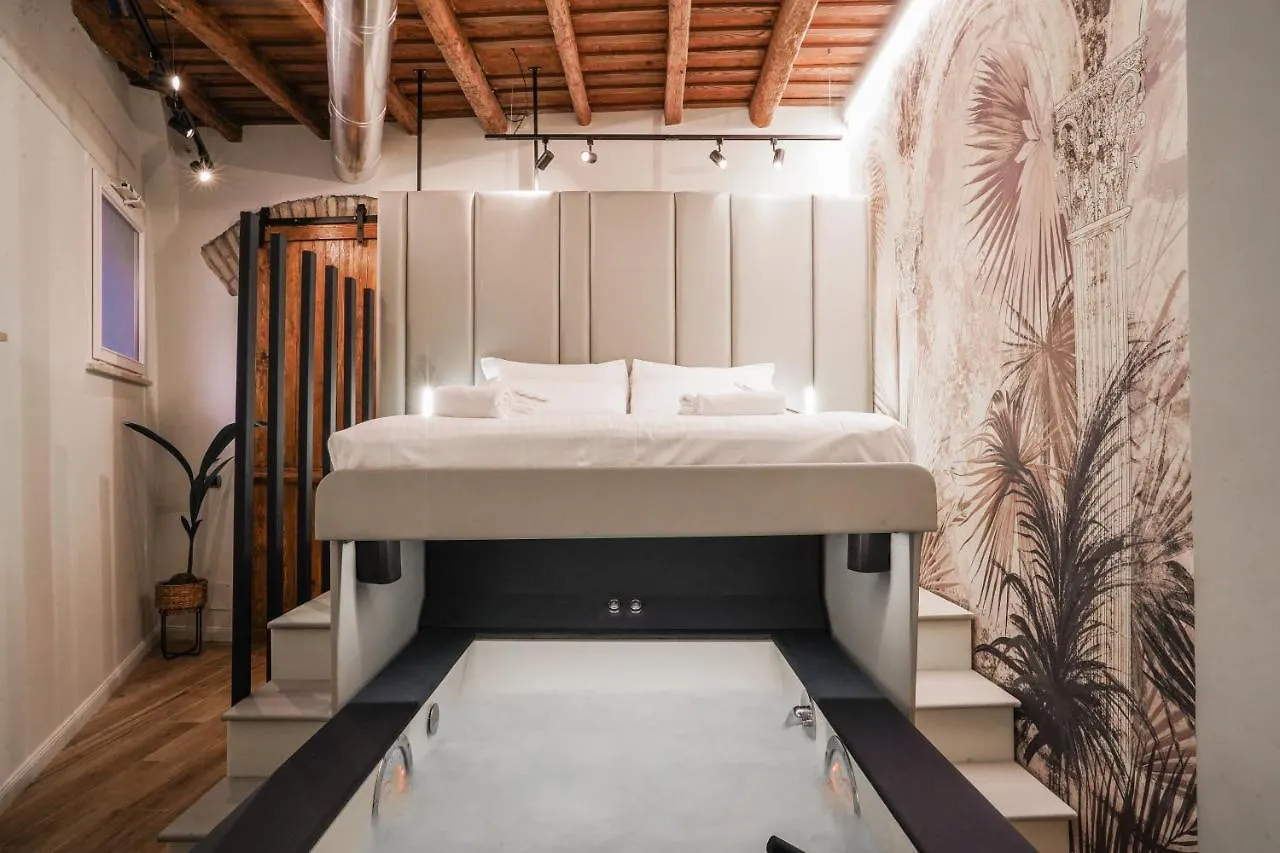 Apartment Suite Del Grillo - Fori Imperiali - Il Nido D'Amore Rome